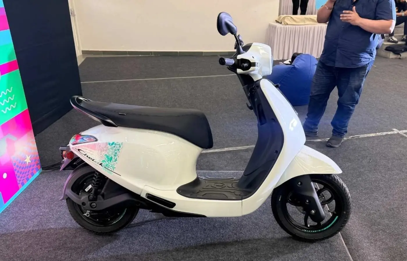 Bajaj Chetak C25 Receives an Early-Bird Discount of Rs 4,299. Featured Image